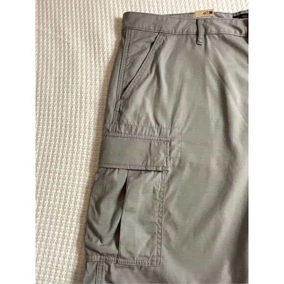 Levi's Mens Size 42 Solid Carrier Cargo Gray Shorts - Picture 2 of 11